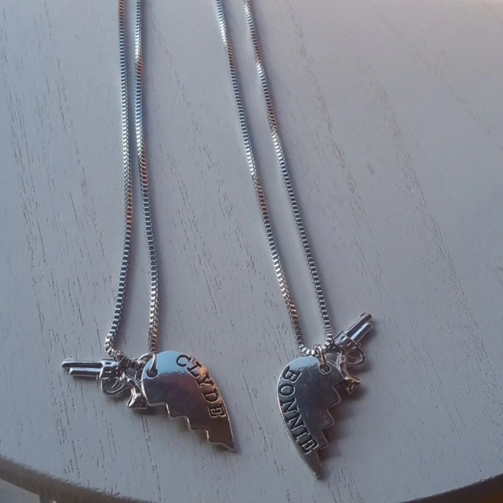 Bonnie and‎ Clyde necklace bundle - Picture 2 of 2